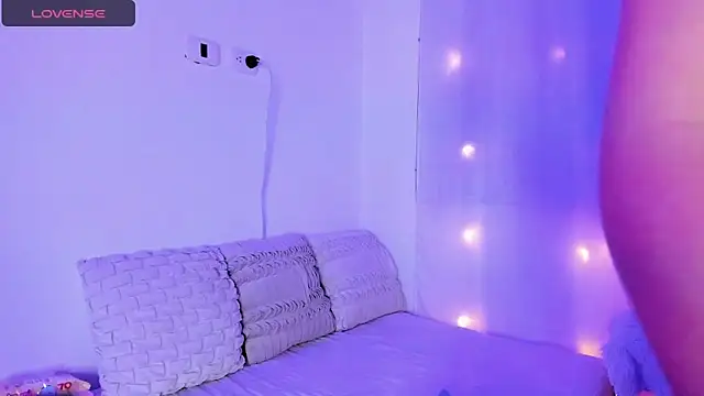 Aria uwu online show from 12-07-24, 04:48