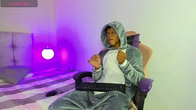 Snapshot of Jeffry_wolvess chatting on 03-19-25, 03:41 Jeffry wolvess online show from 03-19-25, 03:41