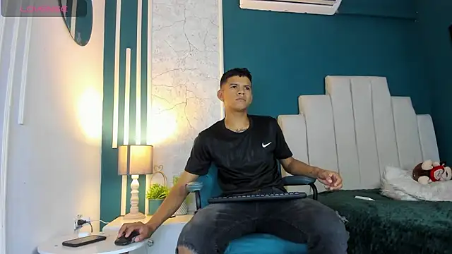 Snapshot of Jeffry_wolvess chatting on 02-27-25, 12:34 Jeffry wolvess online show from 02-27-25, 12:34