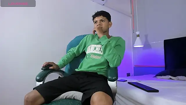 Snapshot of Jeffry_wolvess chatting on 02-27-26, 11:37 Jeffry wolvess online show from 02-27-26, 11:37