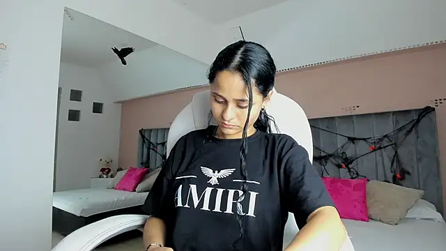 Giselle Roldan online show from 10-11-25, 03:51