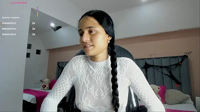 Giselle Roldan online show from 10-25-25, 08:09