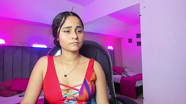 Snapshot of Giselle_Roldan chatting on 06-06-26, 04:17 Giselle Roldan online show from 06-06-26, 04:17