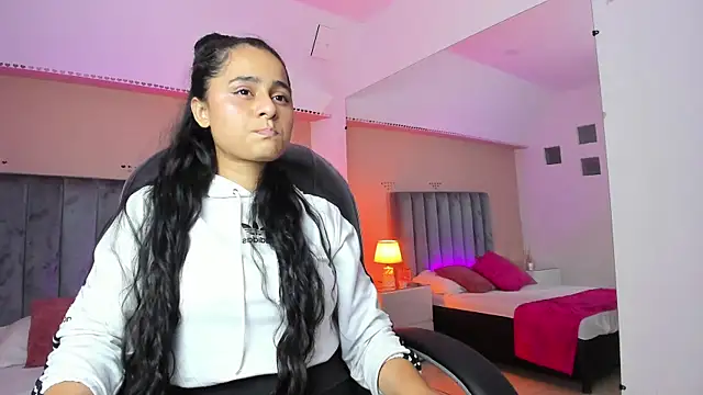 Snapshot of Giselle_Roldan chatting on 06-03-26, 03:29 Giselle Roldan online show from 06-03-26, 03:29