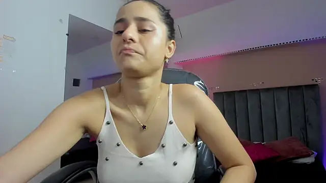 Giselle Roldan online show from 03-07-26, 07:52