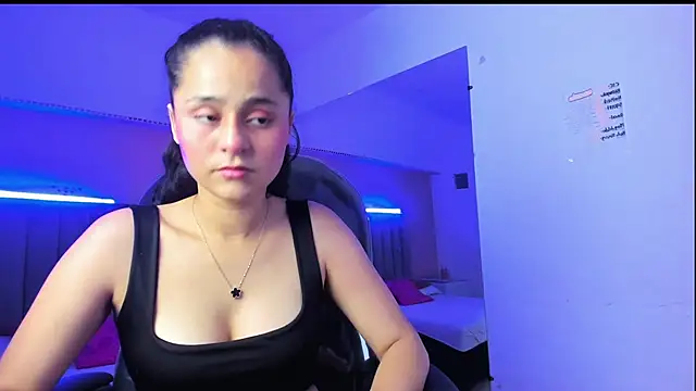 Snapshot of Giselle_Roldan chatting on 05-23-26, 04:22 Giselle Roldan online show from 05-23-26, 04:22