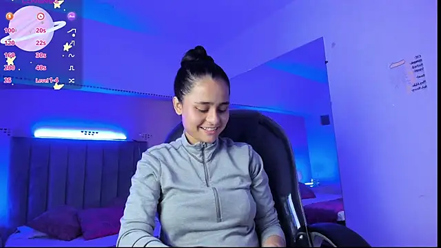 Snapshot of Giselle_Roldan chatting on 04-23-26, 01:02 Giselle Roldan online show from 04-23-26, 01:02