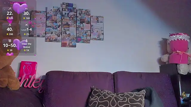 Snapshot of 1Ashley_ chatting on 06-25-26, 04:10 1Ashley online show from 06-25-26, 04:10