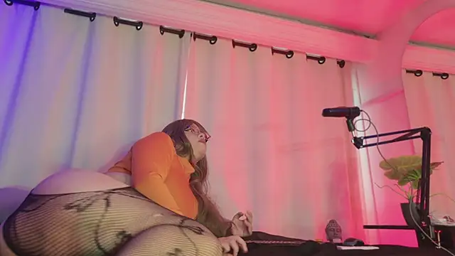 Snapshot of Little_maeve chatting on 02-24-25, 08:58 Little maeve online show from 02-24-25, 08:58