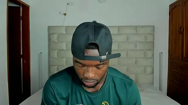 Snapshot of Dylan_Taylor chatting on 02-11-26, 03:17 Dylan Taylor online show from 02-11-26, 03:17