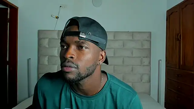 Snapshot of Dylan_Taylor chatting on 02-15-26, 03:40 Dylan Taylor online show from 02-15-26, 03:40