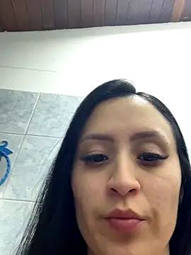 ellie mcdonald online show from 10-12-25, 01:07