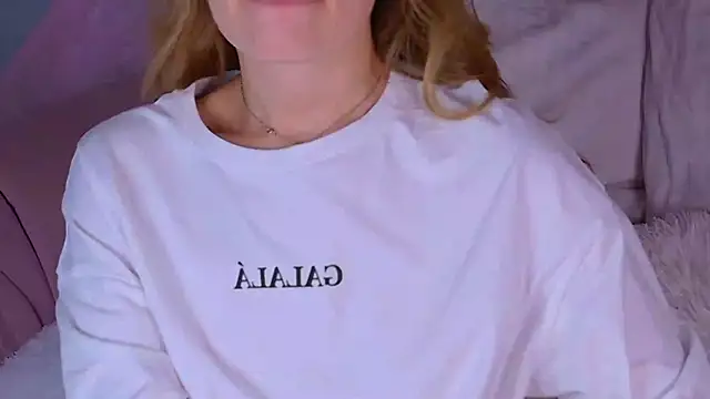 BeatriceEsmont online show from 10-11-25, 07:26