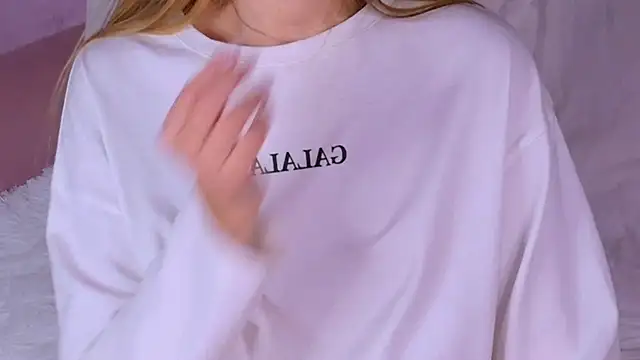 BeatriceEsmont online show from 10-27-25, 07:26