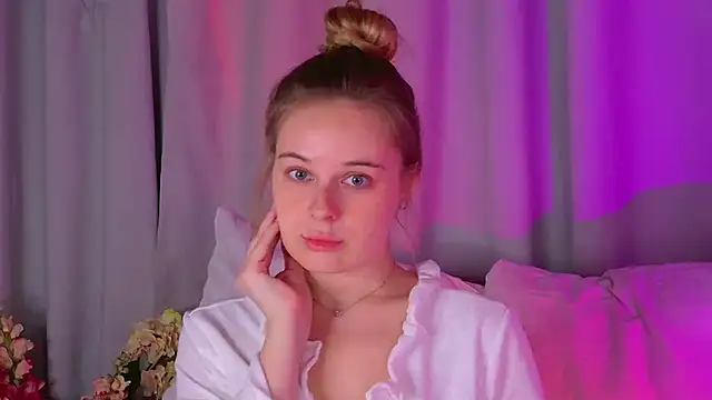 BeatriceEsmont online show from 09-18-25, 07:28