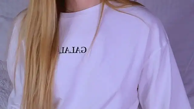 BeatriceEsmont online show from 10-26-25, 07:14