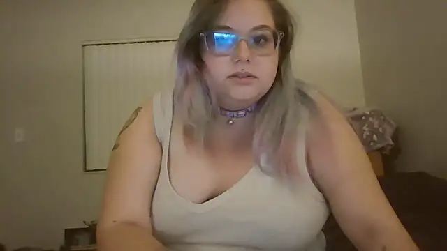 HoneyBear19 online show from 01-18-25, 04:04