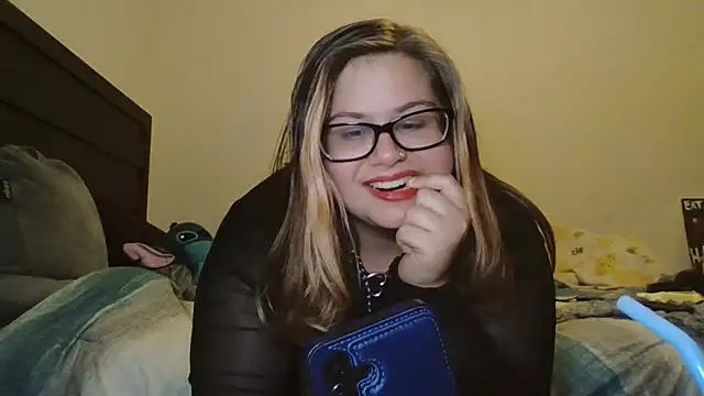 HoneyBear19 online show from 04-22-26, 03:24