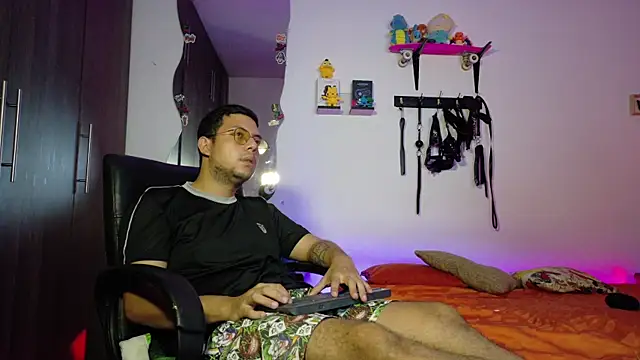 Snapshot of Nymphobuddies chatting on 01-19-26, 12:36 Nymphobuddies online show from 01-19-26, 12:36