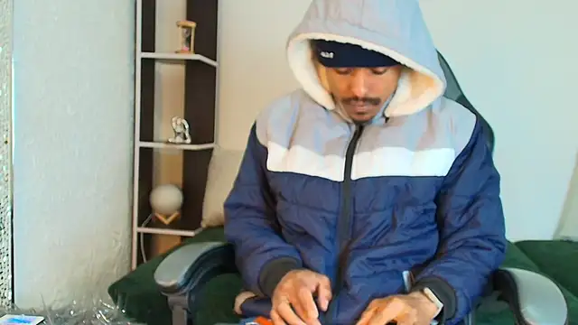 Snapshot of Bigote_Big0357 chatting on 09-12-25, 02:28 Bigote Big0357 online show from 09-12-25, 02:28