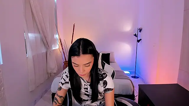 AnabelWolf online show from 10-14-25, 04:29