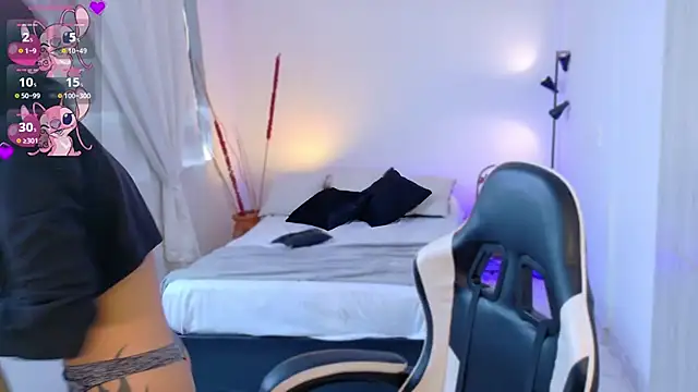 AnabelWolf online show from 10-30-25, 03:53