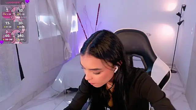 AnabelWolf online show from 12-04-25, 04:17