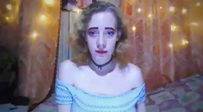 Snapshot of MelxMellie chatting on 01-06-25, 08:28 MelxMellie online show from 01-06-25, 08:28