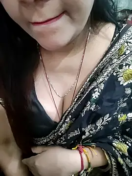 Snapshot of Mayuri77 chatting on 05-23-26, 06:12 Mayuri77 online show from 05-23-26, 06:12