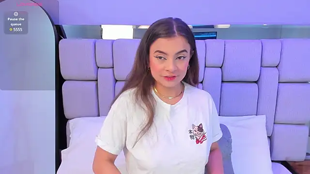 Snapshot of Mady_collins_ chatting on 03-19-25, 11:17 Mady collins online show from 03-19-25, 11:17