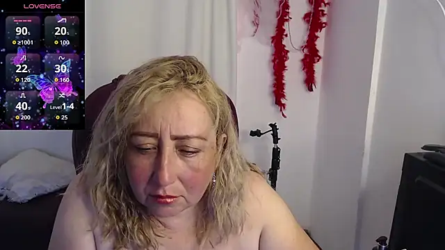 Snapshot of Xileny-Halliwey chatting on 02-12-26, 05:56 Xileny-Halliwey online show from 02-12-26, 05:56