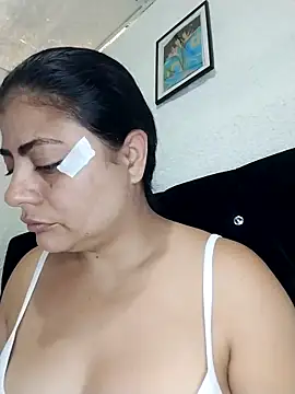 Snapshot of ElizabethWeil chatting on 02-11-26, 02:06 ElizabethWeil online show from 02-11-26, 02:06