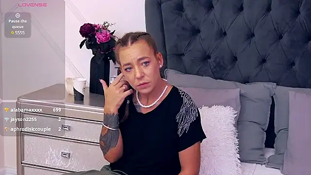 Snapshot of KatyNolan chatting on 02-08-25, 09:13 KatyNolan online show from 02-08-25, 09:13