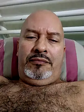 Snapshot of Juan_45 chatting on 07-12-26, 04:24 Juan 45 online show from 07-12-26, 04:24