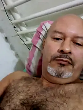 Snapshot of Juan_45 chatting on 06-17-26, 01:43 Juan 45 online show from 06-17-26, 01:43