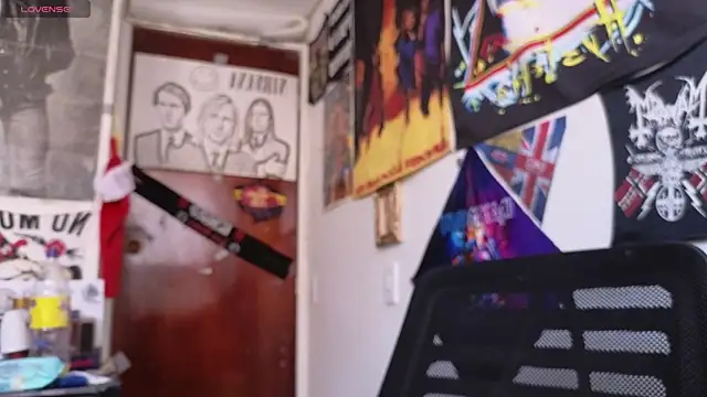 Snapshot of Darkness_jones_ chatting on 12-12-24, 06:53 Darkness jones online show from 12-12-24, 06:53