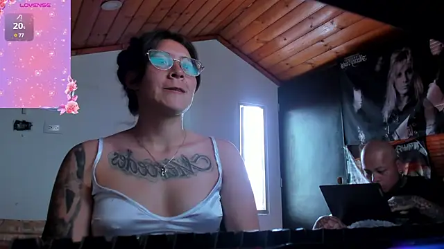 Snapshot of Darkness_jones_ chatting on 02-05-26, 06:26 Darkness jones online show from 02-05-26, 06:26