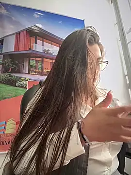 LIZ-06  online show from 12-17-25, 04:23