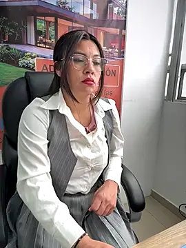 LIZ-06  online show from 11-30-25, 03:35