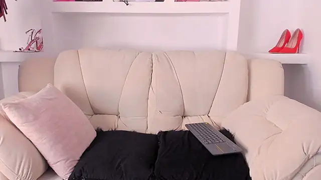 Radiant Naomi online show from 12-16-25, 12:31