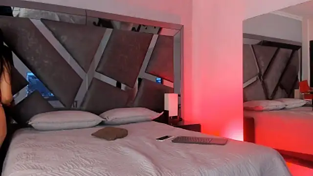 Radiant Naomi online show from 06-03-26, 11:22