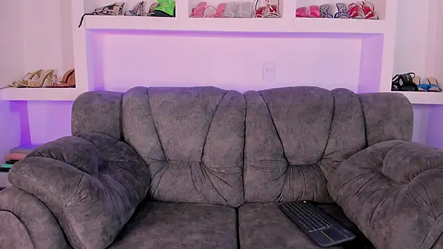 Radiant Naomi online show from 03-26-26, 11:30