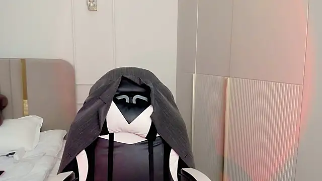 may mia online show from 02-04-26, 03:12