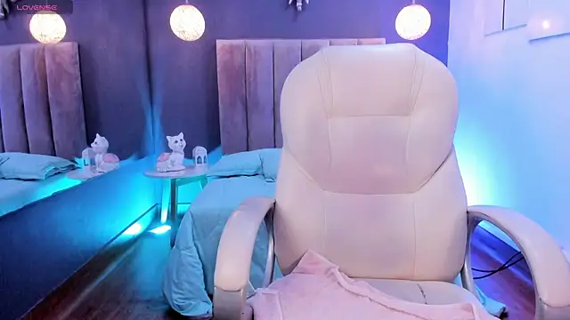 cami rouxxx  online show from 10-08-25, 11:27