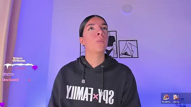 Snapshot of 777AylinZ chatting on 12-15-25, 12:00 777AylinZ online show from 12-15-25, 12:00