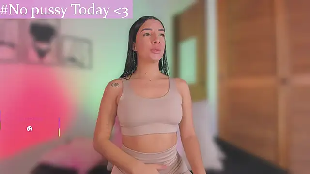 Snapshot of 777AylinZ chatting on 01-11-26, 10:49 777AylinZ online show from 01-11-26, 10:49