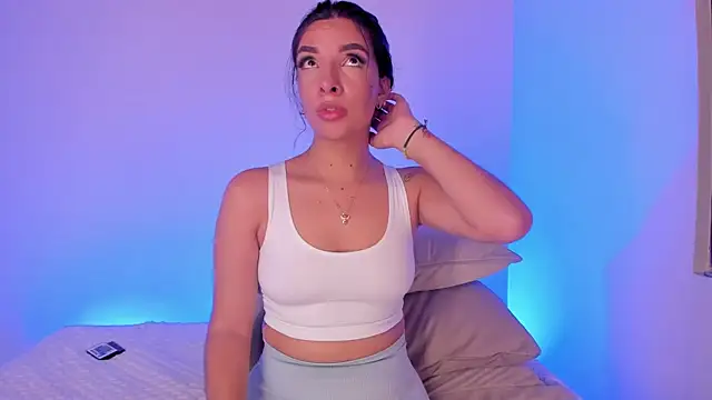 Snapshot of 777AylinZ chatting on 03-13-25, 02:16 777AylinZ online show from 03-13-25, 02:16