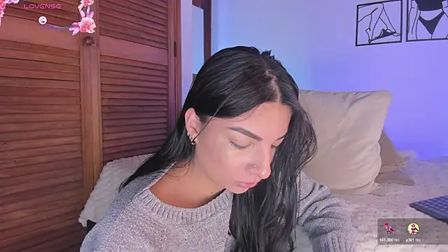 Snapshot of 777AylinZ chatting on 10-15-25, 11:18 777AylinZ online show from 10-15-25, 11:18