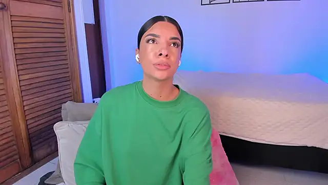 Snapshot of 777AylinZ chatting on 10-05-25, 10:17 777AylinZ online show from 10-05-25, 10:17