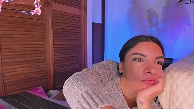 Snapshot of 777AylinZ chatting on 09-29-25, 09:38 777AylinZ online show from 09-29-25, 09:38